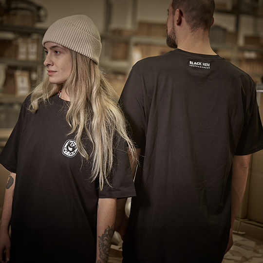 BLACK HEN "Logo" T-Shirt